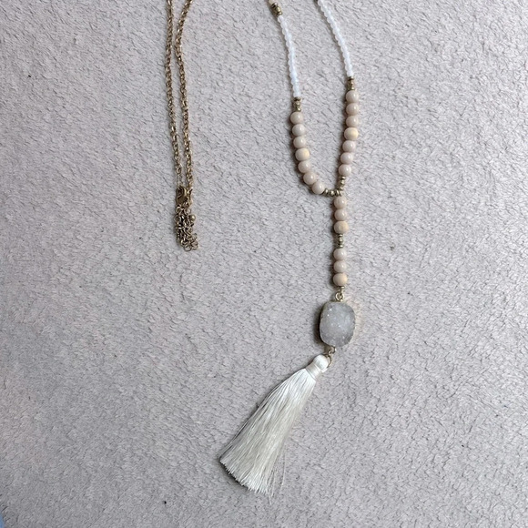 Agate Tassel Beaded Necklace Gold-Tone-Cream-Tan-White 22” Adjustable Chain NEW - Picture 5 of 9